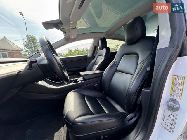 Белый Тесла Модель 3, объемом двигателя 0 л и пробегом 103 тыс. км за 17700 $, фото 51 на Automoto.ua