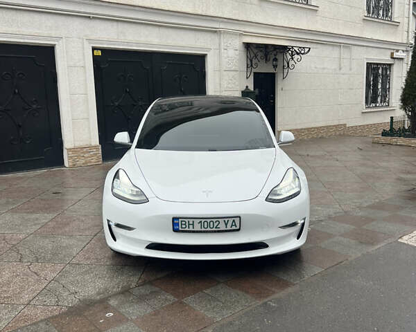 Белый Тесла Модель 3, объемом двигателя 0 л и пробегом 37 тыс. км за 20000 $, фото 1 на Automoto.ua