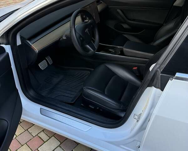 Белый Тесла Модель 3, объемом двигателя 0 л и пробегом 143 тыс. км за 18900 $, фото 20 на Automoto.ua