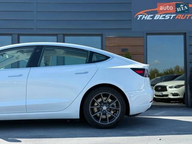 Белый Тесла Модель 3, объемом двигателя 0 л и пробегом 48 тыс. км за 20499 $, фото 7 на Automoto.ua