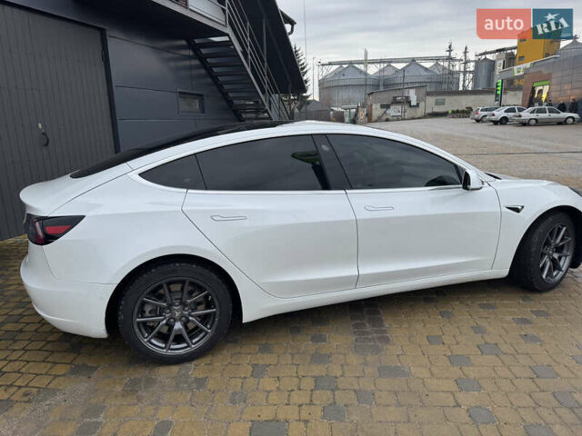 Белый Тесла Модель 3, объемом двигателя 0 л и пробегом 132 тыс. км за 17900 $, фото 22 на Automoto.ua