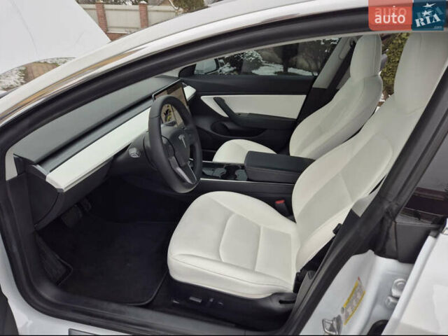 Білий Тесла Модель 3, об'ємом двигуна 0 л та пробігом 87 тис. км за 20700 $, фото 11 на Automoto.ua