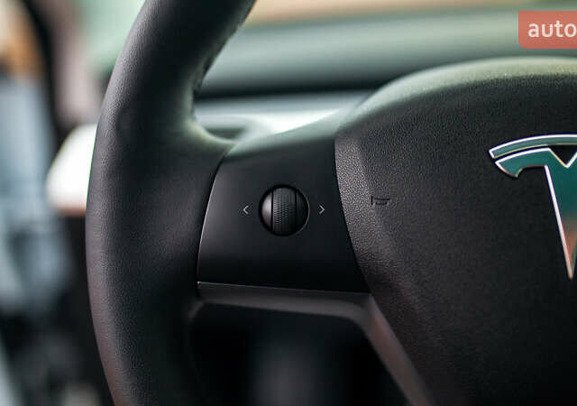 Белый Тесла Модель 3, объемом двигателя 0 л и пробегом 63 тыс. км за 15999 $, фото 56 на Automoto.ua