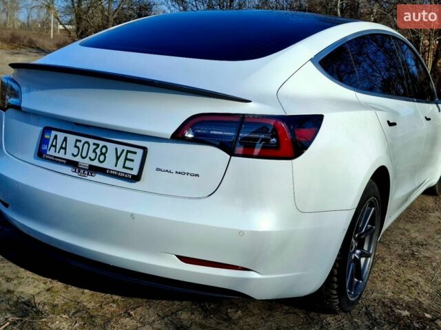 Белый Тесла Модель 3, объемом двигателя 0 л и пробегом 194 тыс. км за 16300 $, фото 3 на Automoto.ua