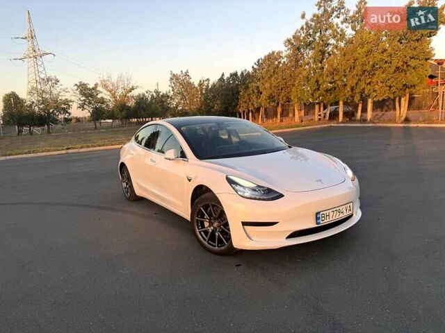 Белый Тесла Модель 3, объемом двигателя 0 л и пробегом 148 тыс. км за 16700 $, фото 6 на Automoto.ua