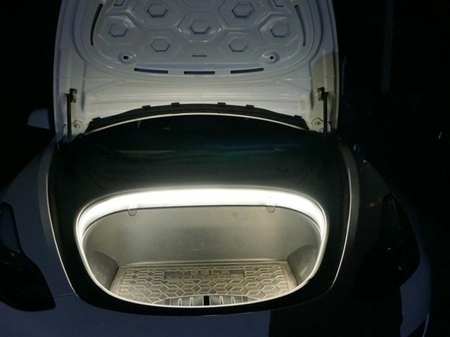 Білий Тесла Модель 3, об'ємом двигуна 0 л та пробігом 122 тис. км за 15800 $, фото 44 на Automoto.ua