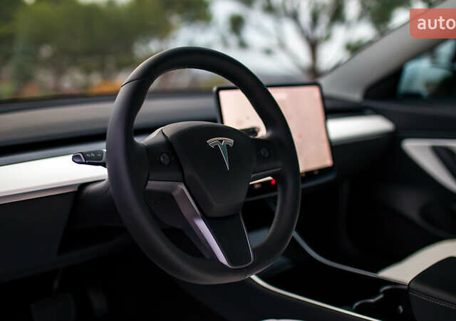 Белый Тесла Модель 3, объемом двигателя 0 л и пробегом 63 тыс. км за 15999 $, фото 53 на Automoto.ua