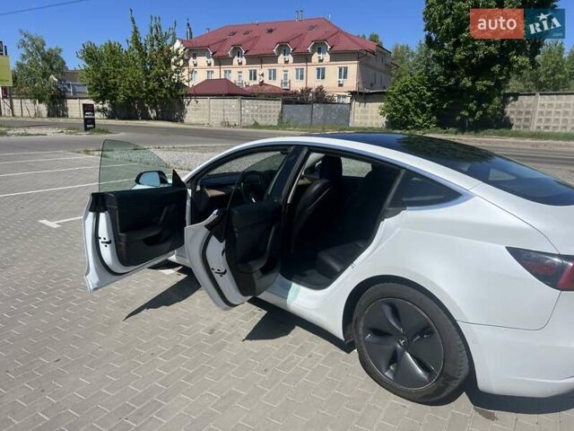 Белый Тесла Модель 3, объемом двигателя 0 л и пробегом 106 тыс. км за 17900 $, фото 1 на Automoto.ua