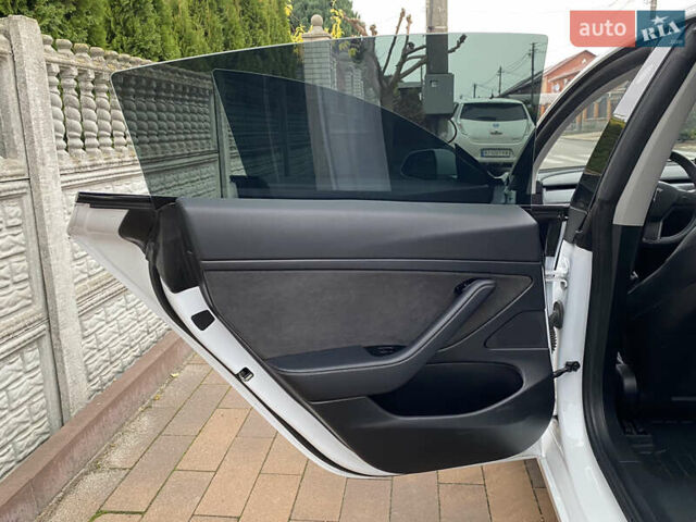 Белый Тесла Модель 3, объемом двигателя 0 л и пробегом 127 тыс. км за 17200 $, фото 18 на Automoto.ua