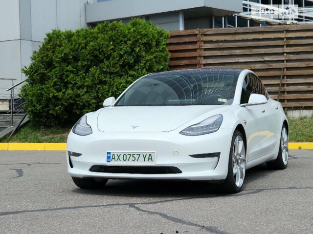 Белый Тесла Модель 3, объемом двигателя 0 л и пробегом 135 тыс. км за 16900 $, фото 2 на Automoto.ua