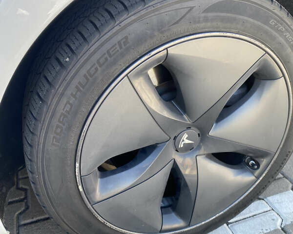 Белый Тесла Модель 3, объемом двигателя 0 л и пробегом 117 тыс. км за 21900 $, фото 21 на Automoto.ua