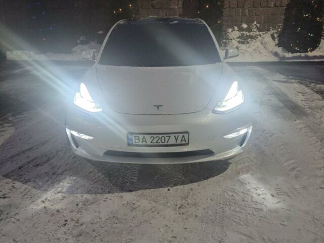 Білий Тесла Модель 3, об'ємом двигуна 0 л та пробігом 147 тис. км за 14000 $, фото 2 на Automoto.ua