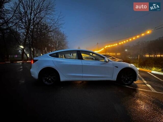 Белый Тесла Модель 3, объемом двигателя 0 л и пробегом 76 тыс. км за 19900 $, фото 3 на Automoto.ua