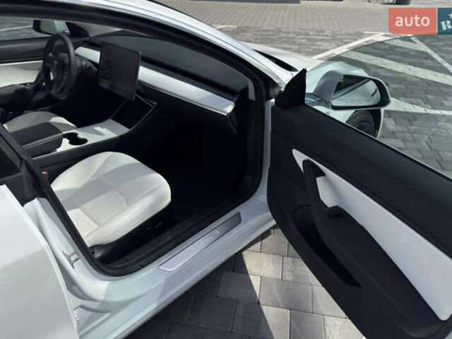 Белый Тесла Модель 3, объемом двигателя 0 л и пробегом 155 тыс. км за 18500 $, фото 8 на Automoto.ua