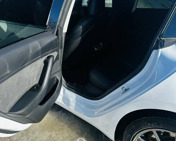 Белый Тесла Модель 3, объемом двигателя 0 л и пробегом 112 тыс. км за 17000 $, фото 10 на Automoto.ua