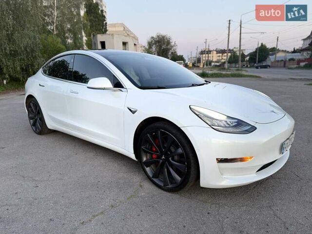 Белый Тесла Модель 3, объемом двигателя 0 л и пробегом 57 тыс. км за 21000 $, фото 27 на Automoto.ua