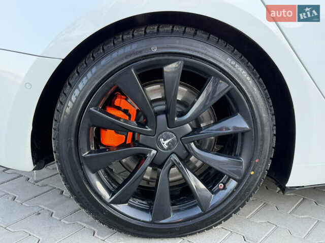 Білий Тесла Модель 3, об'ємом двигуна 0 л та пробігом 74 тис. км за 16500 $, фото 31 на Automoto.ua