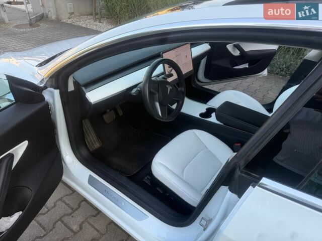 Белый Тесла Модель 3, объемом двигателя 0 л и пробегом 72 тыс. км за 18900 $, фото 8 на Automoto.ua