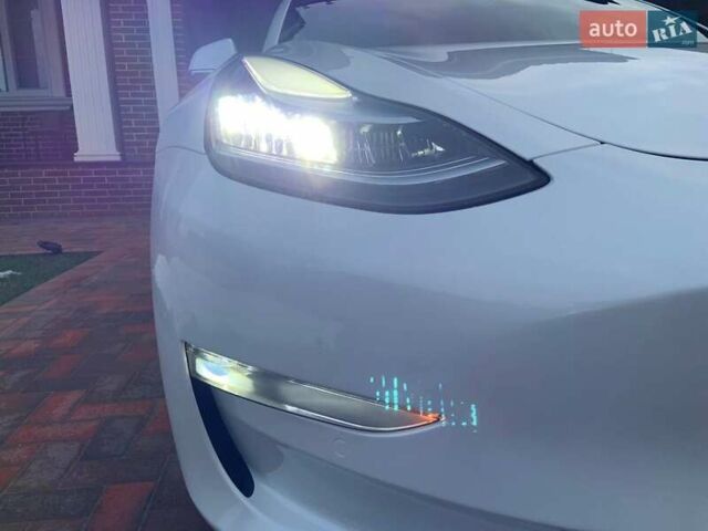Белый Тесла Модель 3, объемом двигателя 0 л и пробегом 31 тыс. км за 32600 $, фото 23 на Automoto.ua