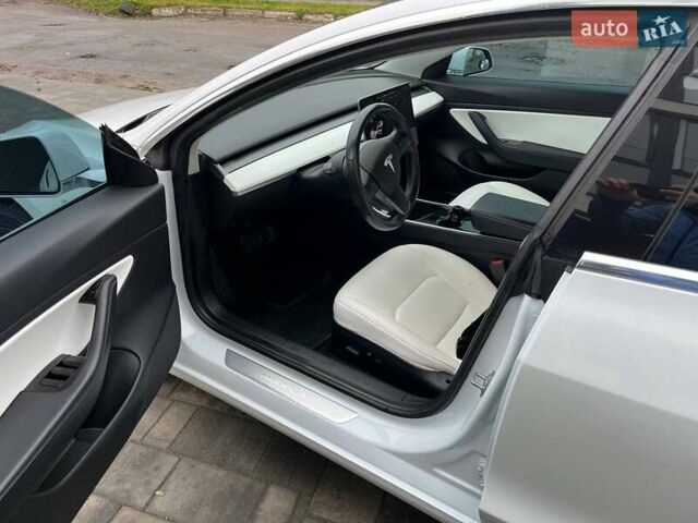 Белый Тесла Модель 3, объемом двигателя 0 л и пробегом 100 тыс. км за 18400 $, фото 11 на Automoto.ua