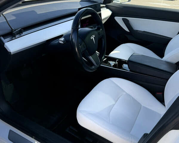 Белый Тесла Модель 3, объемом двигателя 0 л и пробегом 129 тыс. км за 16200 $, фото 2 на Automoto.ua