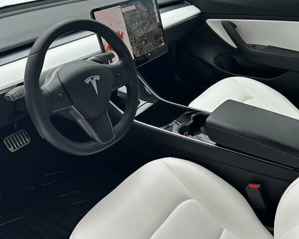 Белый Тесла Модель 3, объемом двигателя 0 л и пробегом 49 тыс. км за 17000 $, фото 8 на Automoto.ua