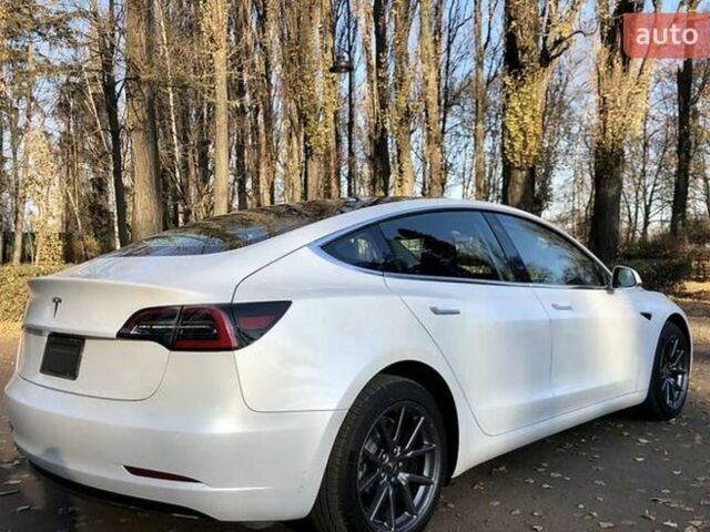 Белый Тесла Модель 3, объемом двигателя 0 л и пробегом 30 тыс. км за 13900 $, фото 2 на Automoto.ua