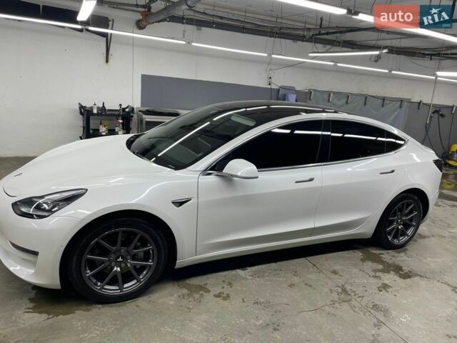 Белый Тесла Модель 3, объемом двигателя 0 л и пробегом 70 тыс. км за 17600 $, фото 1 на Automoto.ua