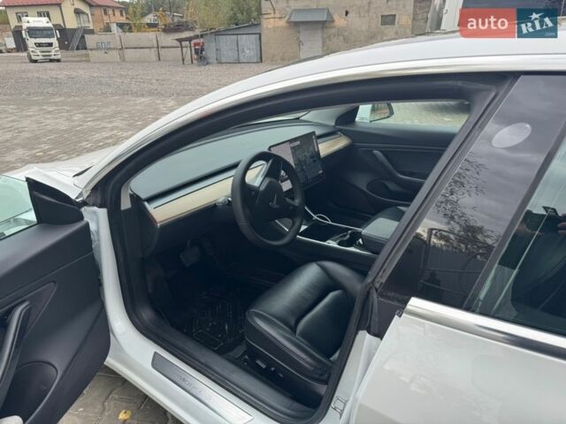 Белый Тесла Модель 3, объемом двигателя 0 л и пробегом 157 тыс. км за 15500 $, фото 2 на Automoto.ua