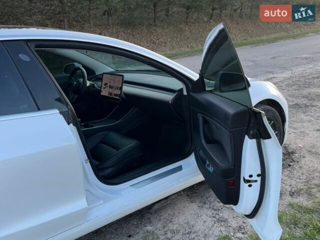 Белый Тесла Модель 3, объемом двигателя 0 л и пробегом 71 тыс. км за 19500 $, фото 8 на Automoto.ua