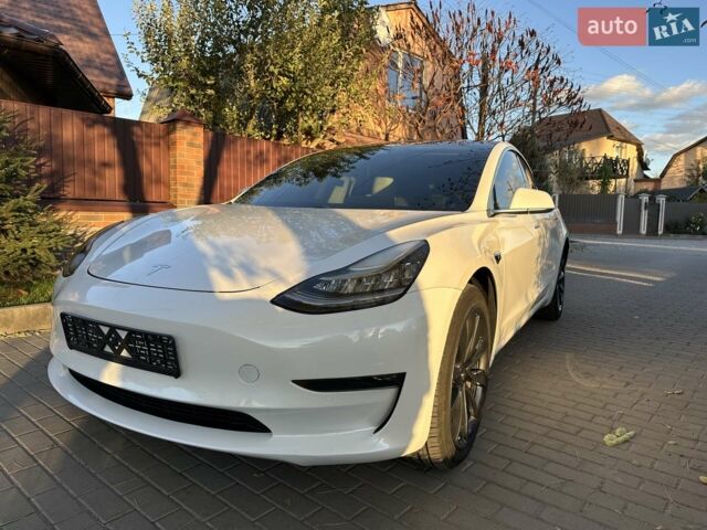 Белый Тесла Модель 3, объемом двигателя 0 л и пробегом 99 тыс. км за 19900 $, фото 44 на Automoto.ua