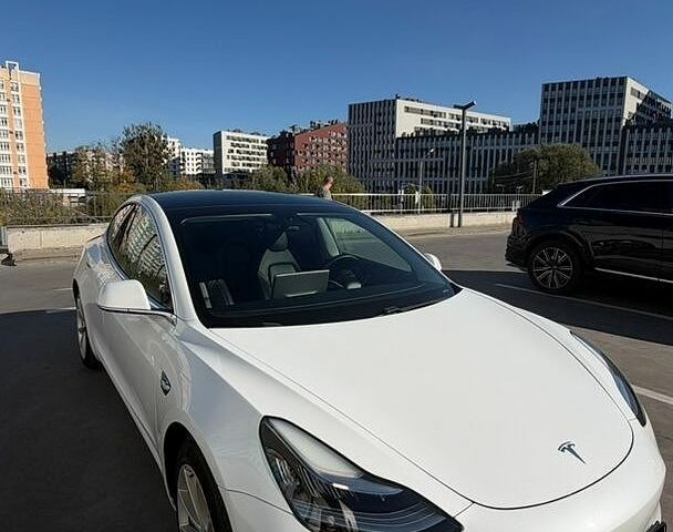 Белый Тесла Модель 3, объемом двигателя 0 л и пробегом 183 тыс. км за 15900 $, фото 1 на Automoto.ua