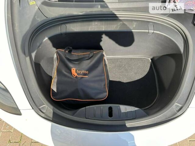 Білий Тесла Модель 3, об'ємом двигуна 0 л та пробігом 82 тис. км за 26200 $, фото 13 на Automoto.ua