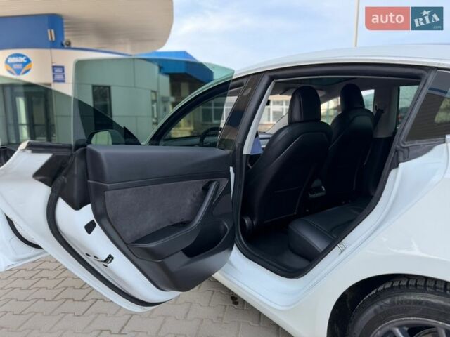 Белый Тесла Модель 3, объемом двигателя 0 л и пробегом 177 тыс. км за 12999 $, фото 25 на Automoto.ua