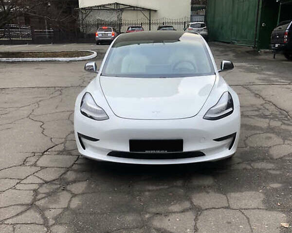 Белый Тесла Модель 3, объемом двигателя 0 л и пробегом 30 тыс. км за 15000 $, фото 1 на Automoto.ua