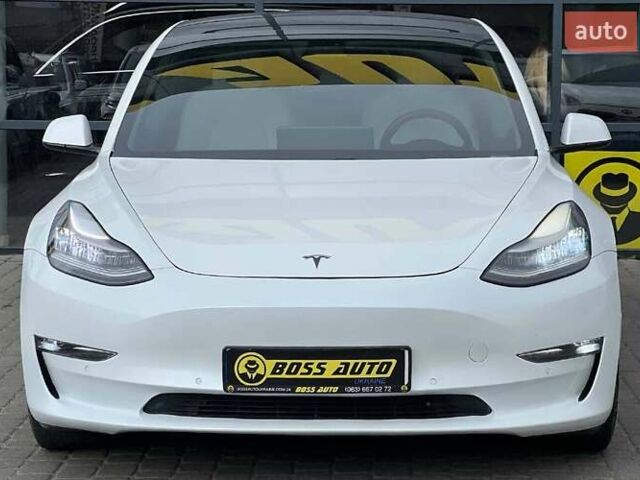 Білий Тесла Модель 3, об'ємом двигуна 0 л та пробігом 89 тис. км за 16900 $, фото 1 на Automoto.ua