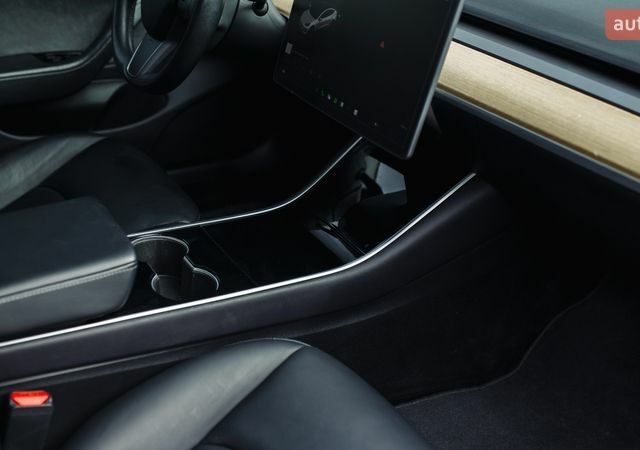 Білий Тесла Модель 3, об'ємом двигуна 0 л та пробігом 90 тис. км за 14000 $, фото 16 на Automoto.ua