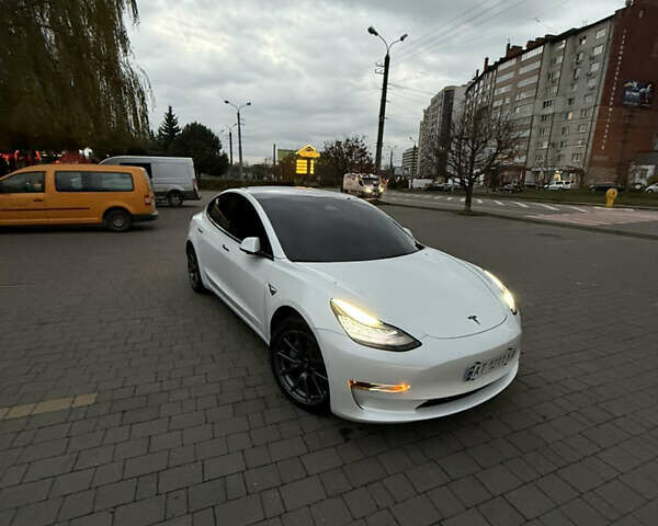Білий Тесла Модель 3, об'ємом двигуна 0 л та пробігом 92 тис. км за 21800 $, фото 3 на Automoto.ua