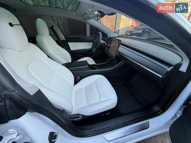 Білий Тесла Модель 3, об'ємом двигуна 0 л та пробігом 192 тис. км за 18350 $, фото 2 на Automoto.ua