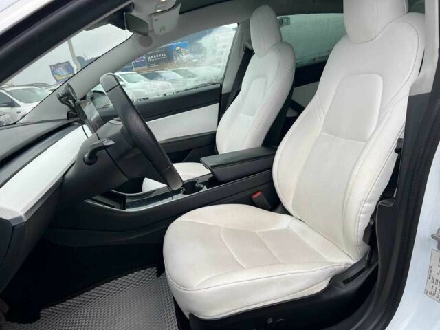 Білий Тесла Модель 3, об'ємом двигуна 0 л та пробігом 203 тис. км за 13790 $, фото 12 на Automoto.ua