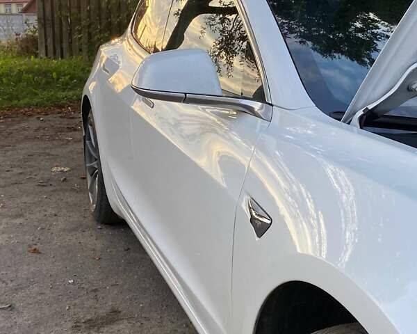Білий Тесла Модель 3, об'ємом двигуна 0 л та пробігом 183 тис. км за 332 $, фото 4 на Automoto.ua
