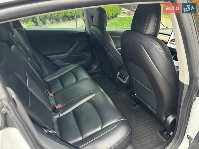 Білий Тесла Модель 3, об'ємом двигуна 0 л та пробігом 105 тис. км за 22250 $, фото 13 на Automoto.ua