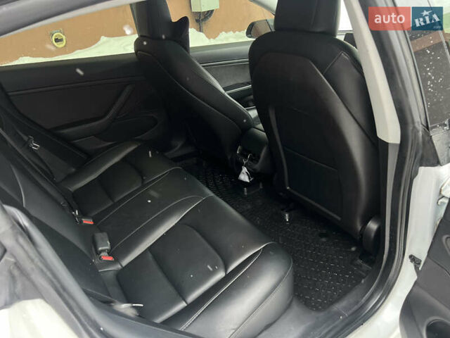 Белый Тесла Модель 3, объемом двигателя 0 л и пробегом 73 тыс. км за 17500 $, фото 26 на Automoto.ua