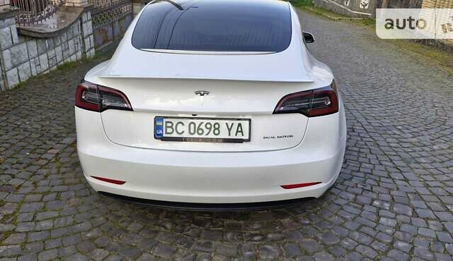 Белый Тесла Модель 3, объемом двигателя 0 л и пробегом 75 тыс. км за 25799 $, фото 15 на Automoto.ua