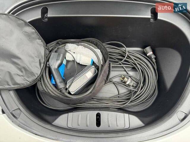 Білий Тесла Модель 3, об'ємом двигуна 0 л та пробігом 105 тис. км за 22250 $, фото 4 на Automoto.ua