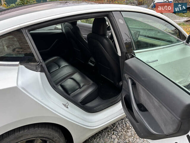 Білий Тесла Модель 3, об'ємом двигуна 0 л та пробігом 147 тис. км за 14000 $, фото 6 на Automoto.ua