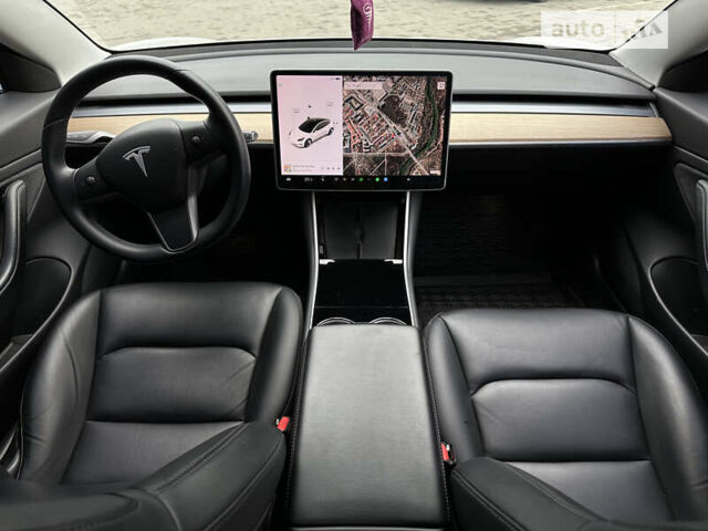 Белый Тесла Модель 3, объемом двигателя 0 л и пробегом 140 тыс. км за 19999 $, фото 10 на Automoto.ua