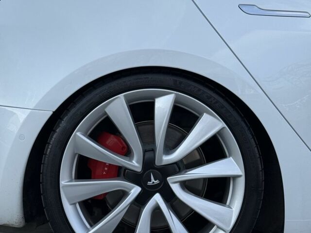 Білий Тесла Модель 3, об'ємом двигуна 0 л та пробігом 115 тис. км за 22800 $, фото 5 на Automoto.ua