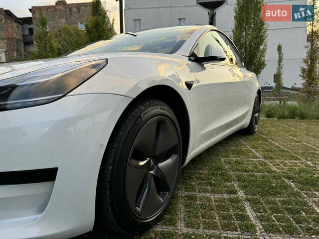 Білий Тесла Модель 3, об'ємом двигуна 0 л та пробігом 113 тис. км за 17800 $, фото 22 на Automoto.ua