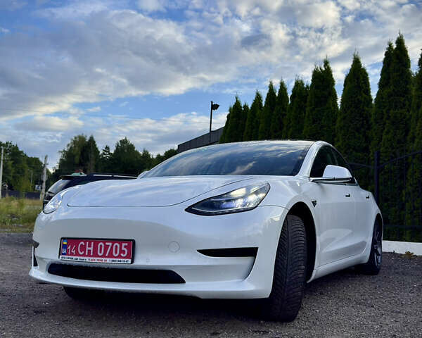 Белый Тесла Модель 3, объемом двигателя 0 л и пробегом 32 тыс. км за 21500 $, фото 2 на Automoto.ua